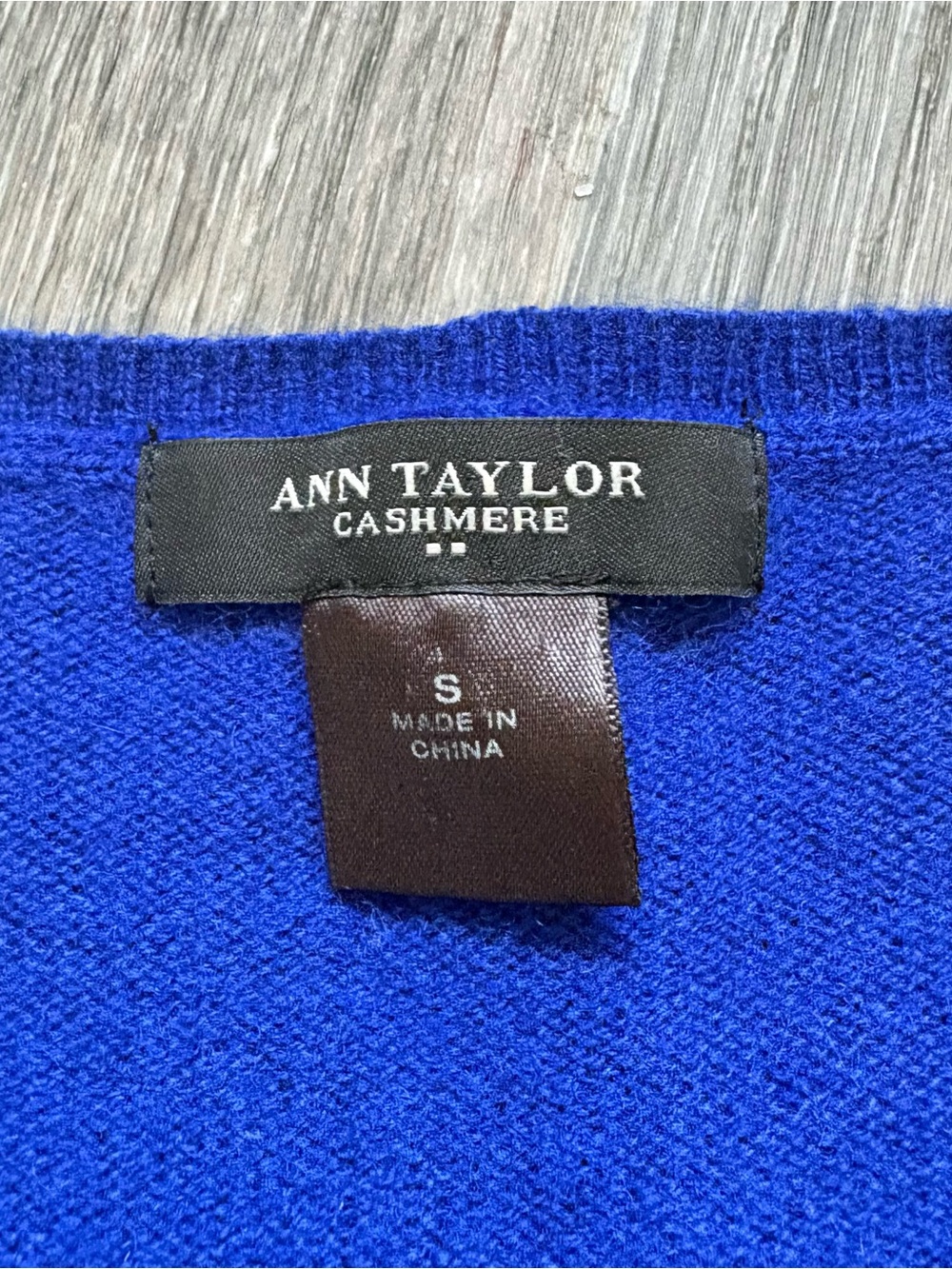 Ann Taylor royal blue cashmere v neck sweater - Picture 2 of 2